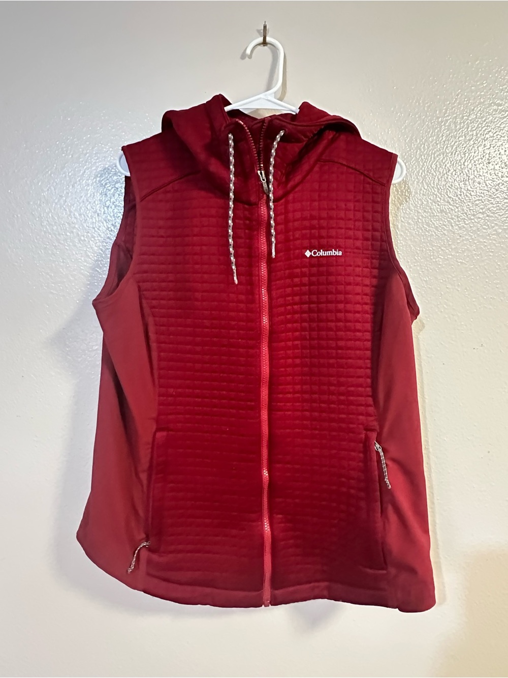 Columbia Hooded Quilted Vest in Deep Wine Red